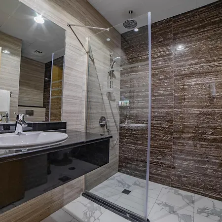 Platinum Coast Hotel Apartments Fujairah Room photo A shower enclosure